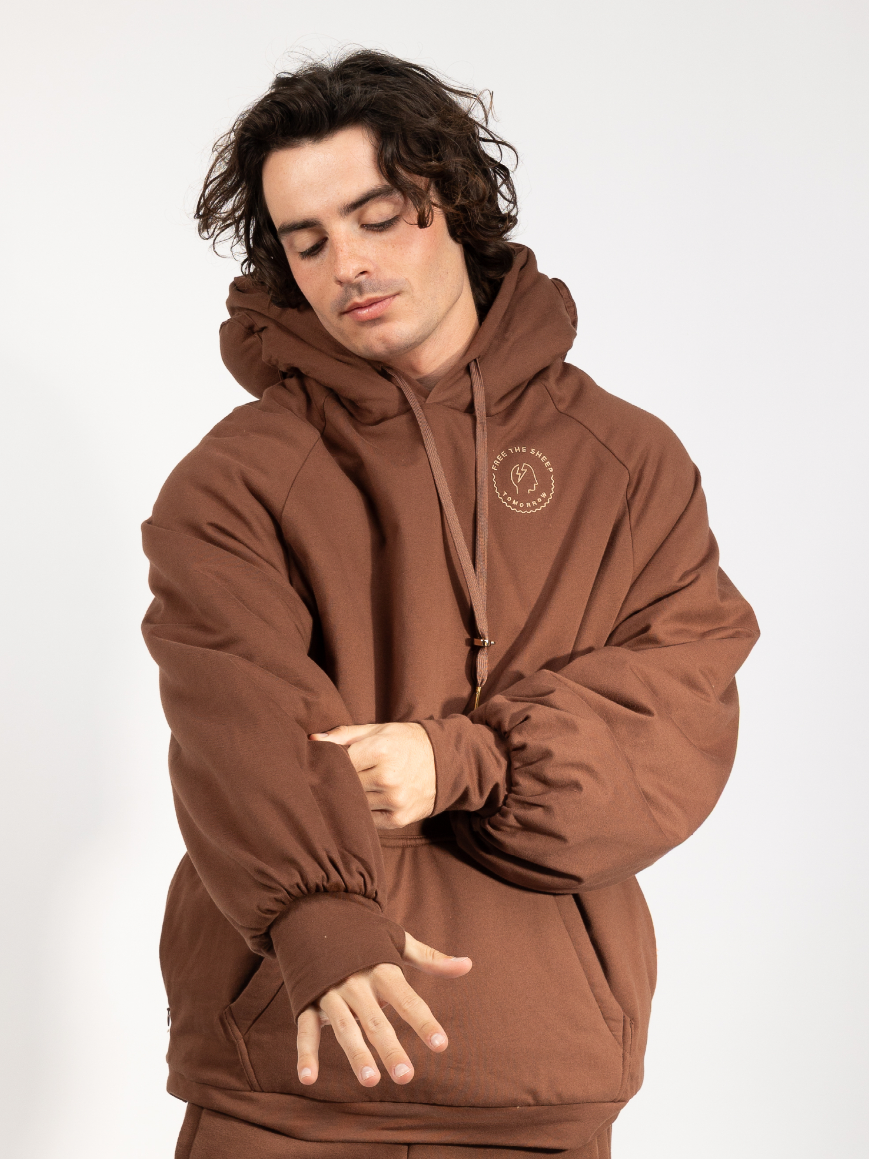 Terra Brown, PULLOVER