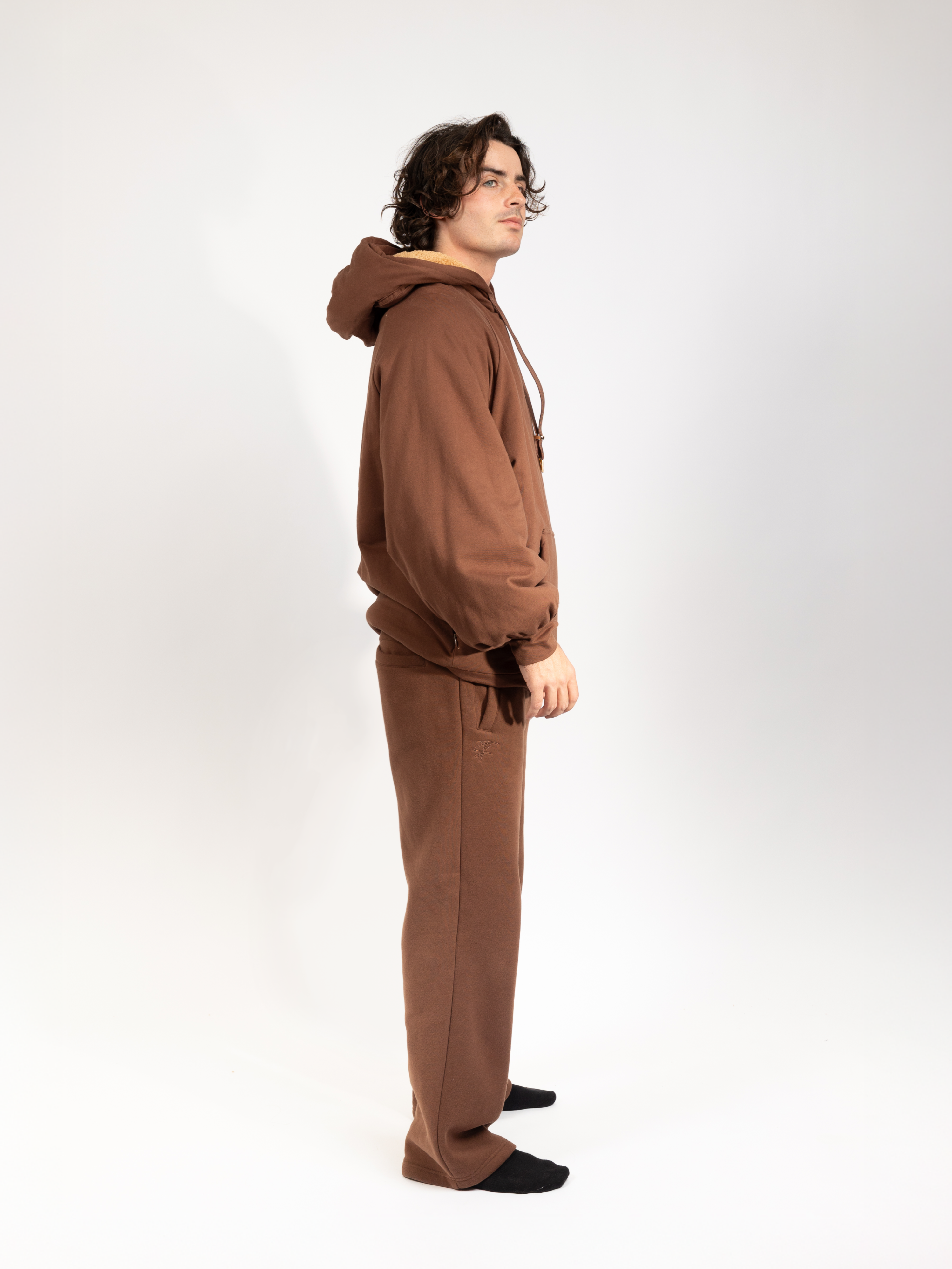 Terra Brown, PULLOVER