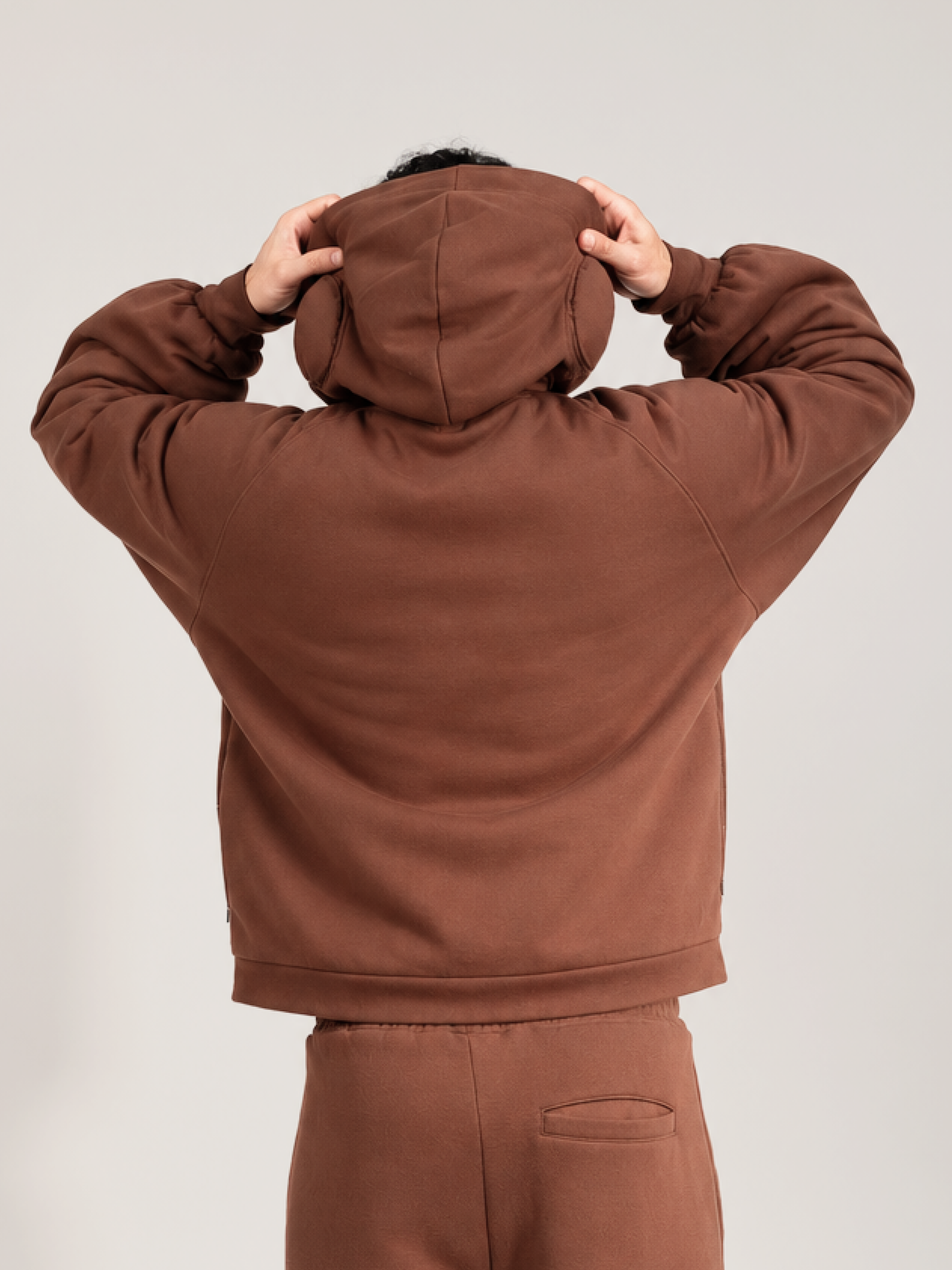 Terra Brown, PULLOVER