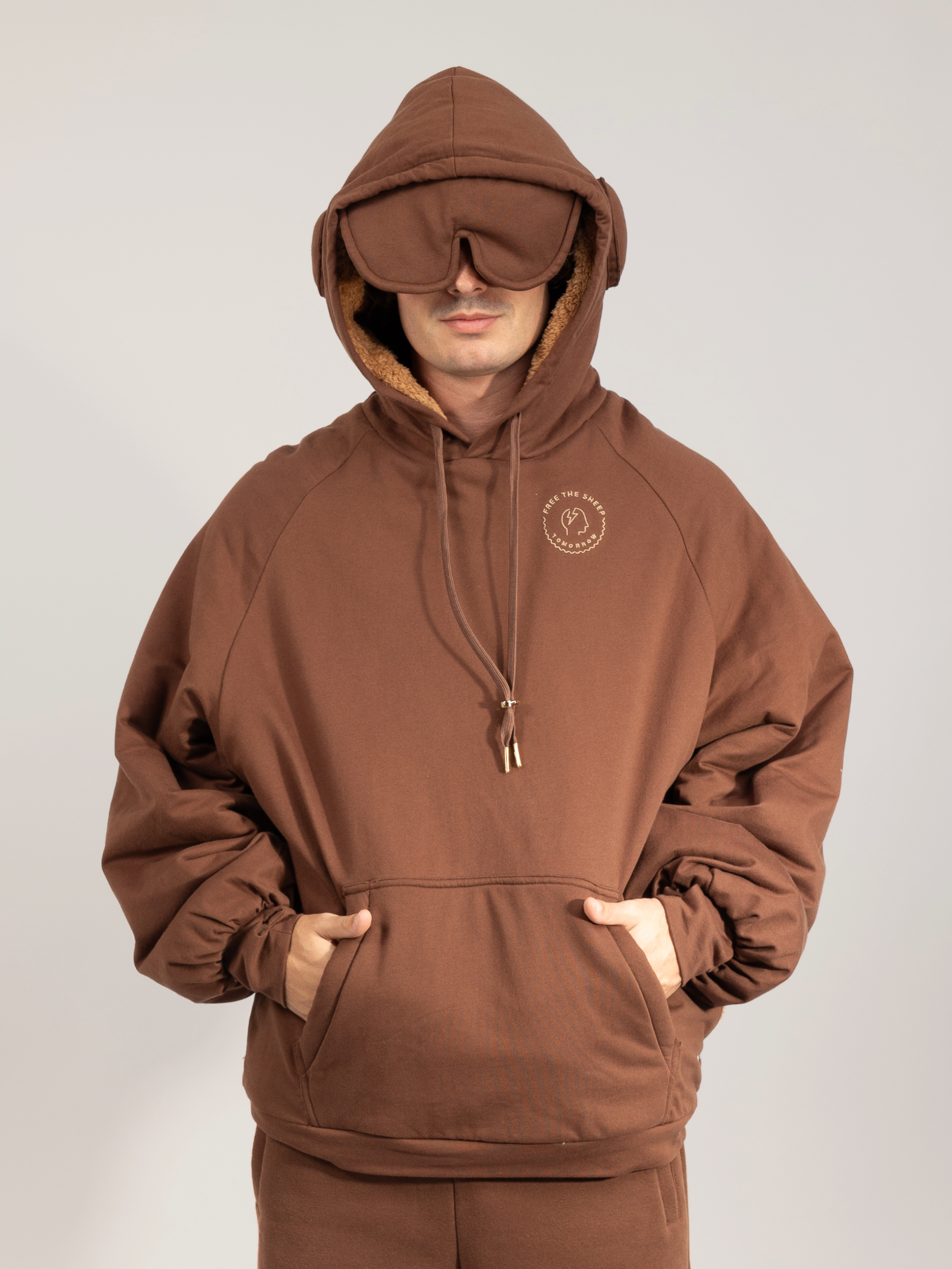Terra Brown, PULLOVER