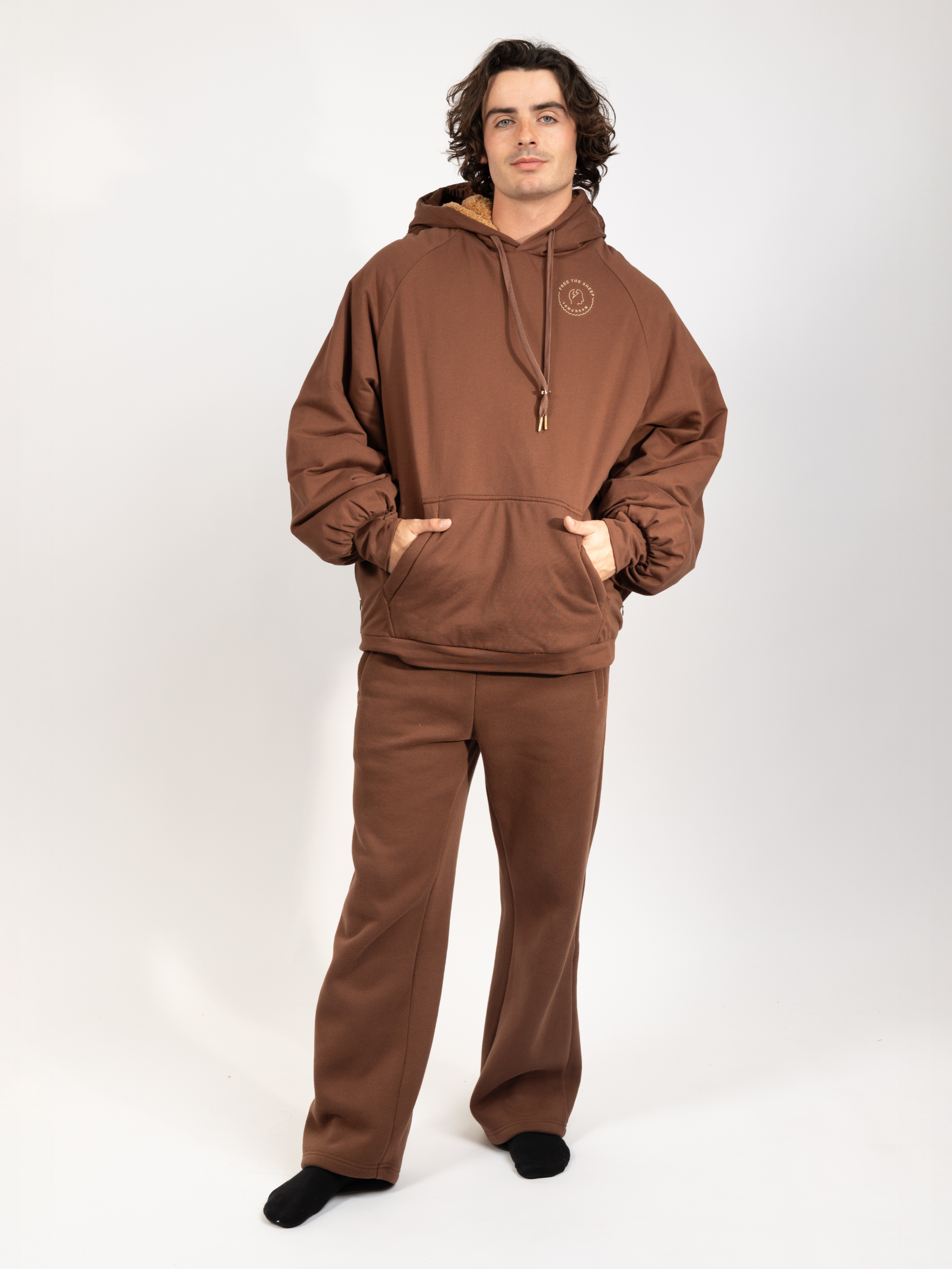 Terra Brown, PULLOVER