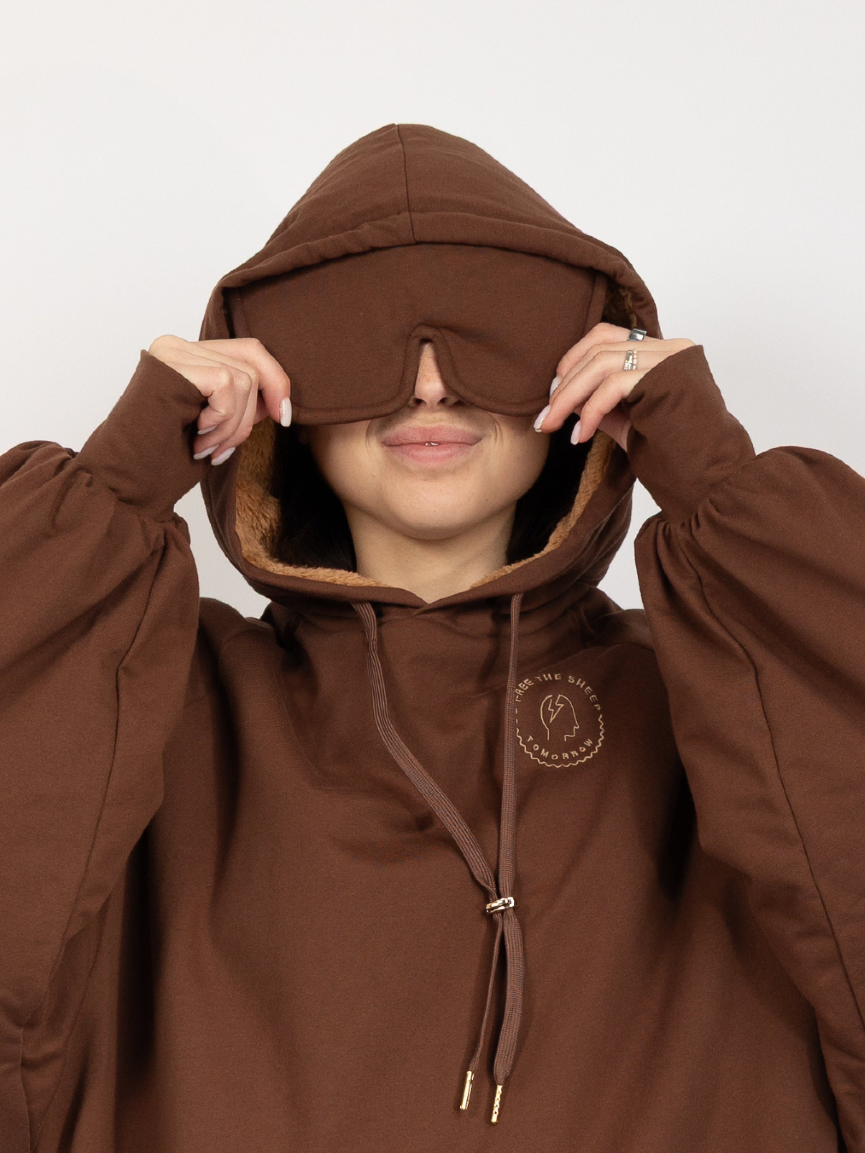 Terra Brown, PULLOVER